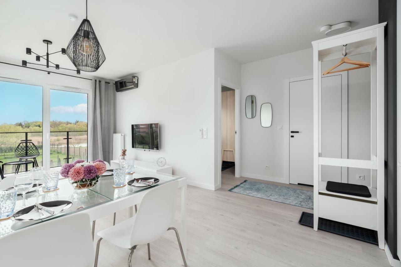 Stara Cegielnia Lake View Apartment By Renters Prestige Poznan Bagian luar foto