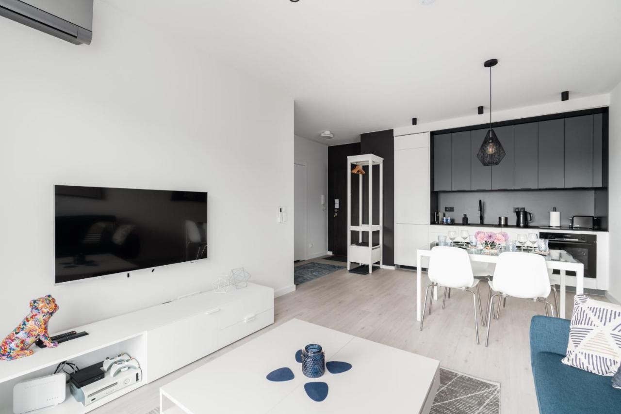 Stara Cegielnia Lake View Apartment By Renters Prestige Poznan Bagian luar foto