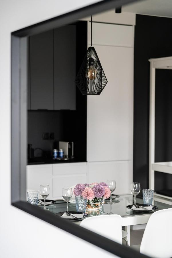Stara Cegielnia Lake View Apartment By Renters Prestige Poznan Bagian luar foto