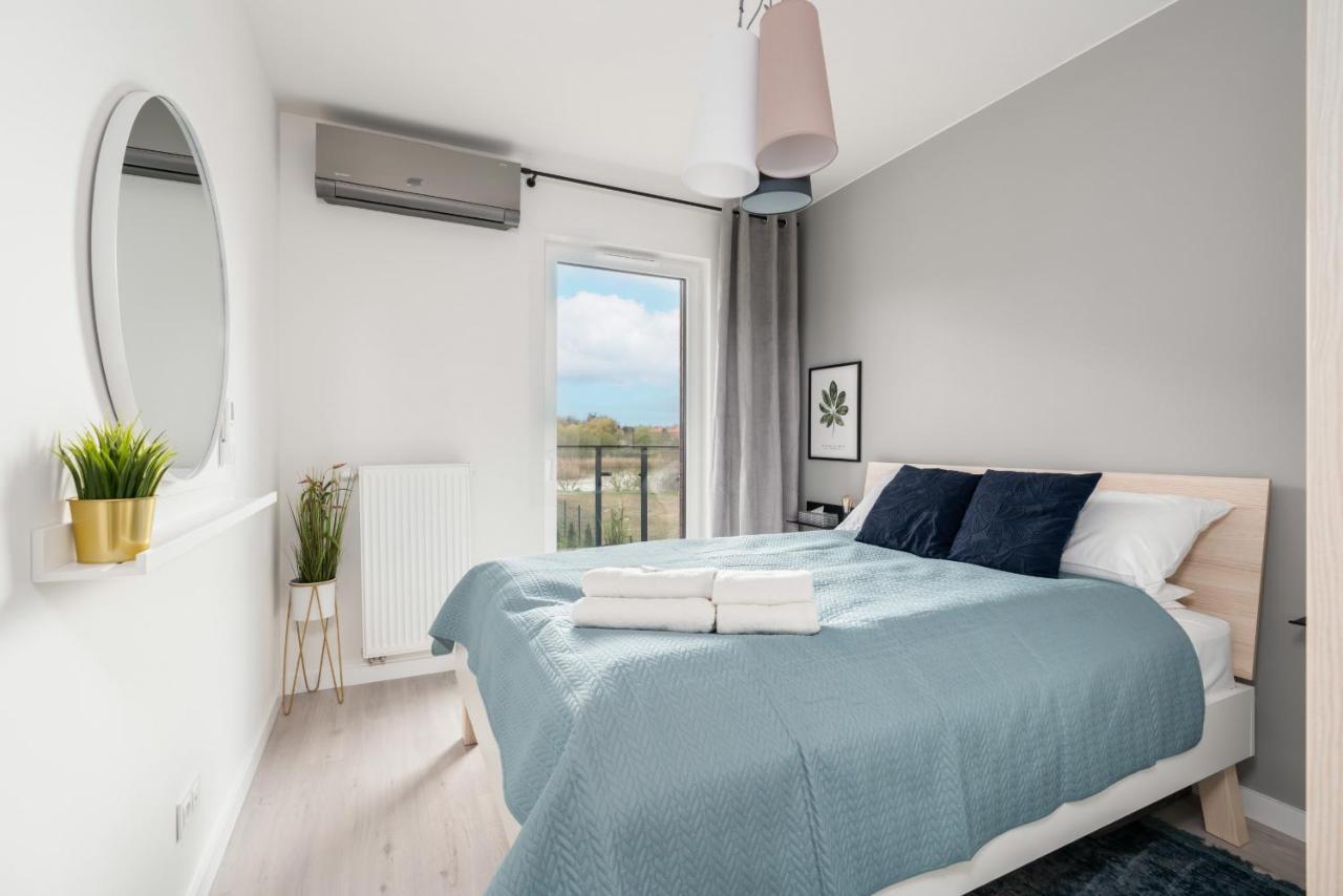 Stara Cegielnia Lake View Apartment By Renters Prestige Poznan Bagian luar foto