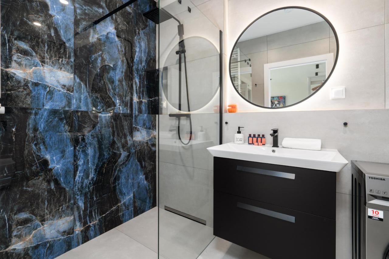 Stara Cegielnia Lake View Apartment By Renters Prestige Poznan Bagian luar foto